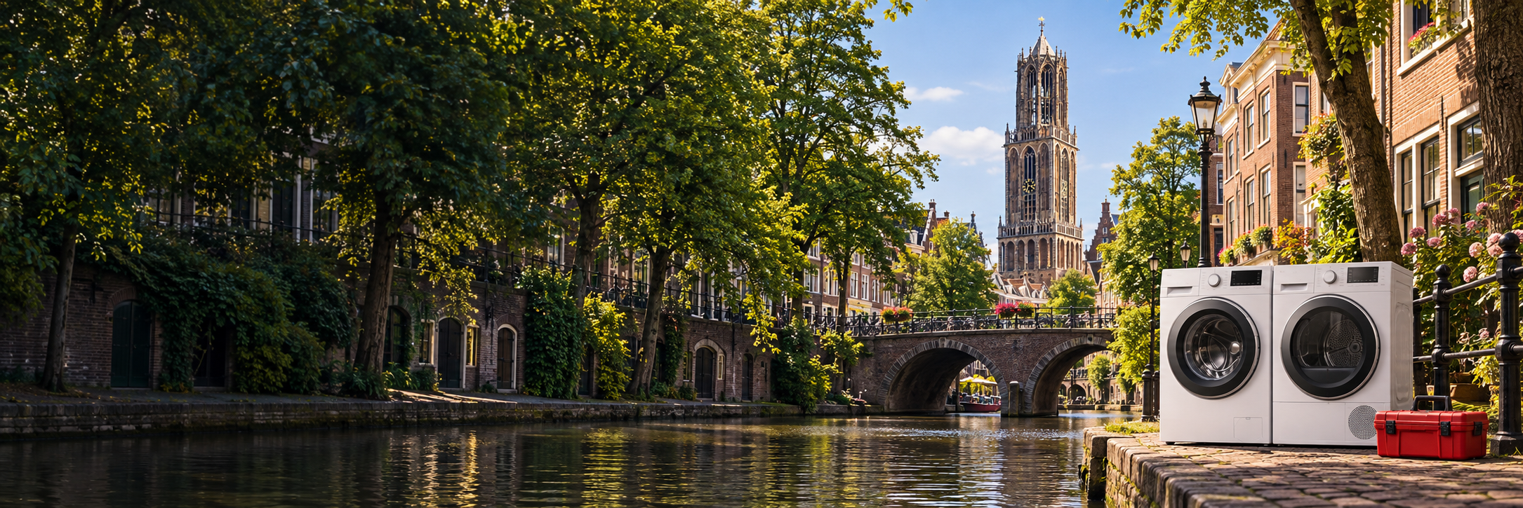Fotocompositie van de Utrechtse Domtoren met een wasmachine en droger